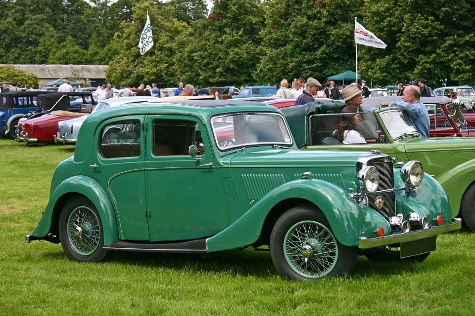 1937-1946. Alvis 12-70НР Saloon by Holbrook
