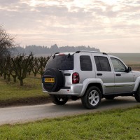 2005-2007. Jeep Cherokee (KJ)