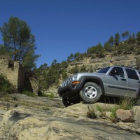2002-2005. Jeep Cherokee (KJ)