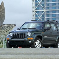 2002-2005. Jeep Cherokee (KJ)