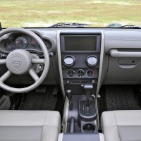 2008–н.в. Jeep J8 5-door