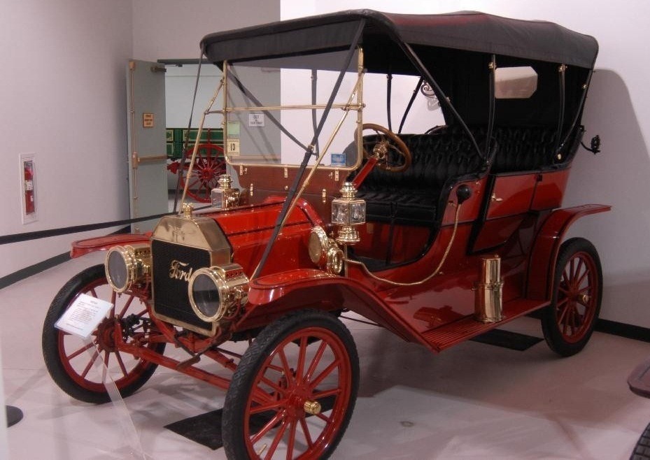 Ford T Touring 1909 года