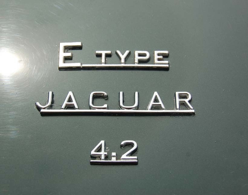 1963. Jaguar E-Type 4.2 Litre Series I (1961-1967 trunk emblem)