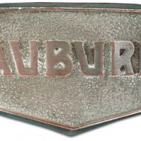 Auburn Boatail Speedster (1931 grill emblem)