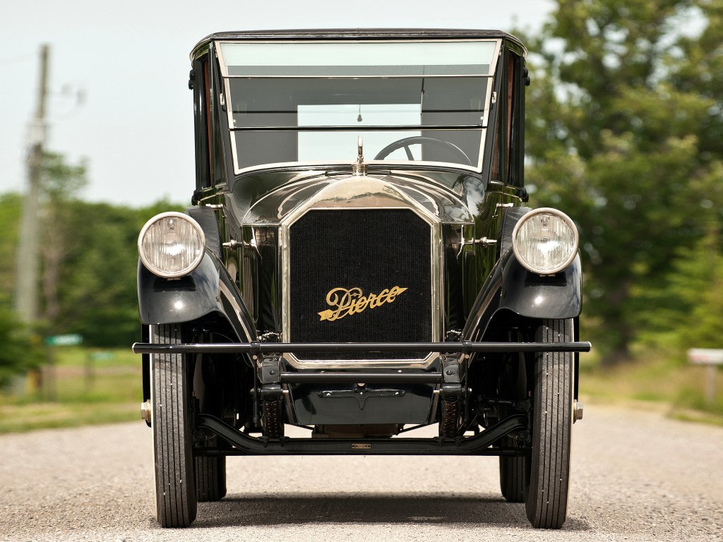 1920. Pierce-Arrow Model 32 Sedan