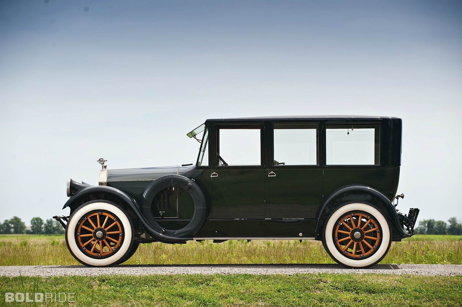 1920. Pierce-Arrow Model 32 Sedan