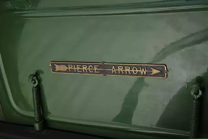 1917. Pierce-Arrow Model R-8 Lorry