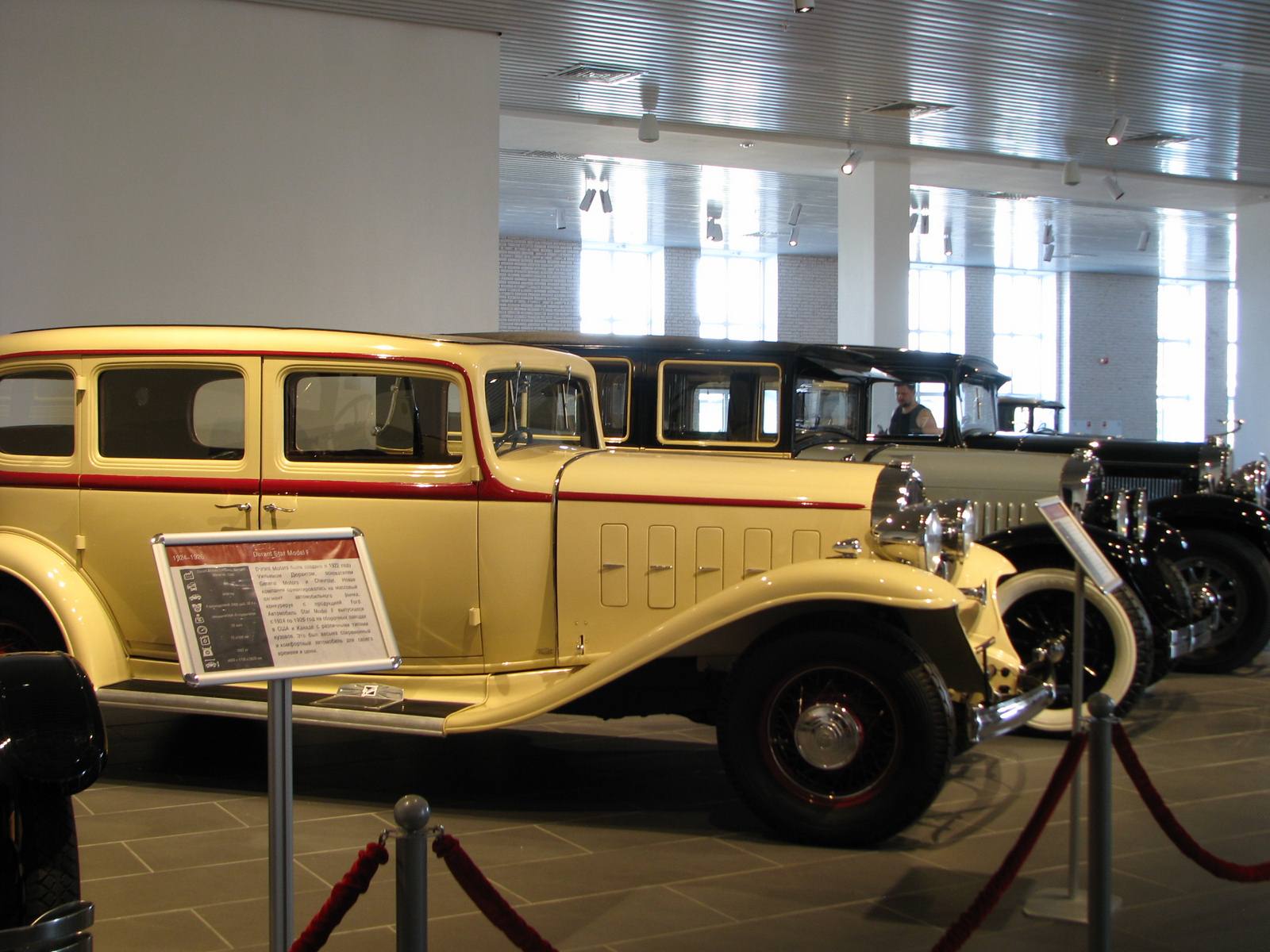 1931-1935. Buick 35-90 5-passenger Sedan